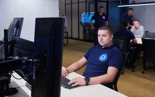 Cybersecurity Incident Response in Spain guide banner showing a security specialist monitoring network threats at a multi-monitor workstation
