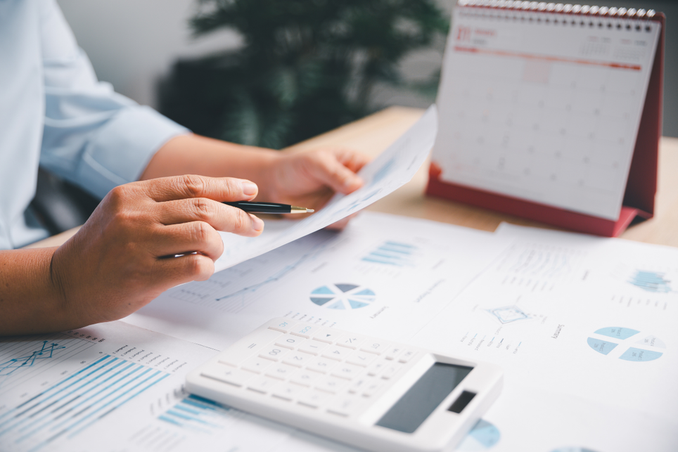 Cómo la Analítica Empresarial Impulsa la Toma de Decisiones Basada en Datos en las Organizaciones Modernas
