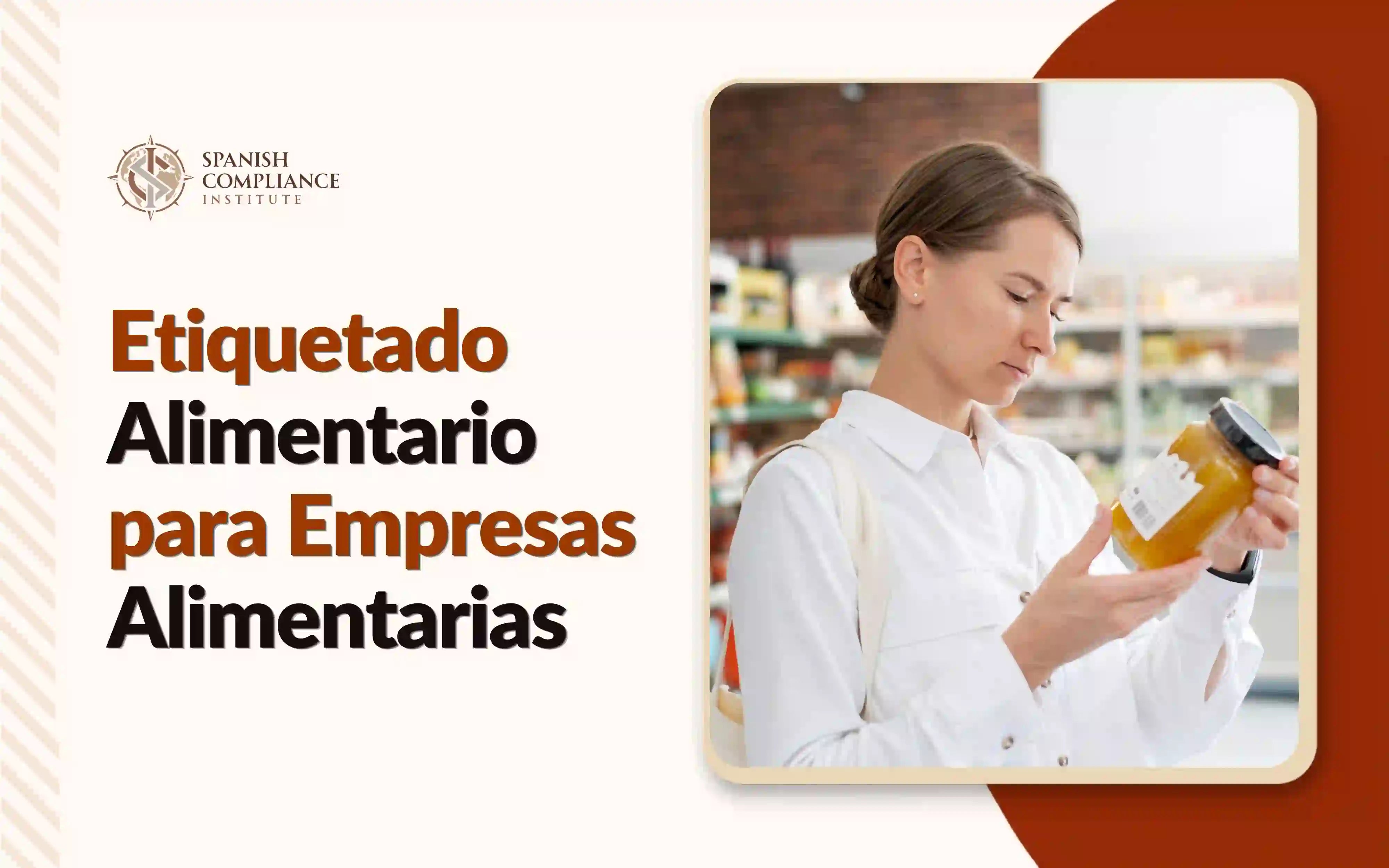 Profesional examinando la etiqueta de un producto alimenticio durante una capacitación sobre normativas de etiquetado de alimentos.